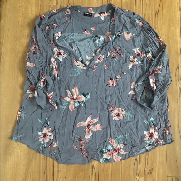Torrid Harper Grey Floral Challis Pullover Blouse - Picture 2 of 7